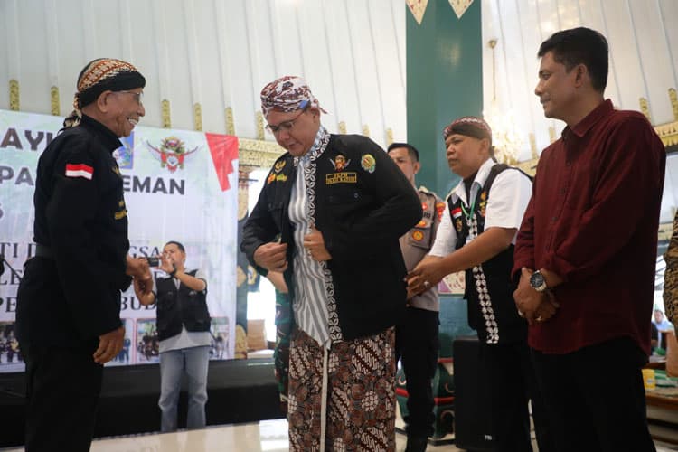 Pakai Baju Adat, Wabup Sleman Danang Maharsa Bikin Heboh Ulang Tahun Paksi Katon