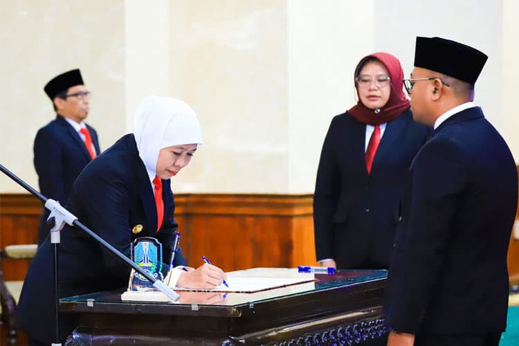 Lantik Anggota KPID Jatim, Gubernur Khofifah Ajak Wujudkan Ruang Digital yang Sehat