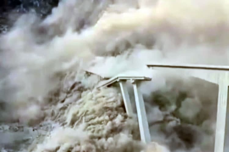 Baru Dibuka Beberapa Bulan, Jembatan Penghubung China-Tibet Runtuh