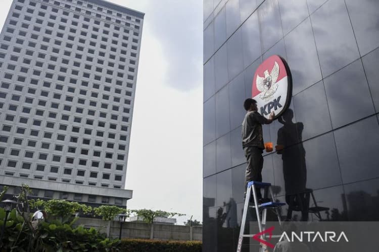 KPK Sita Ratusan Juta dan Valas dalam OTT Pegawai Pajak