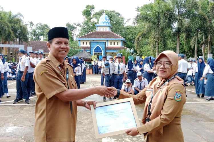 Konsisten Jaga Lingkungan, SMPN 1 Bandar Pacitan Raih Anugerah Adiwiyata Nasional