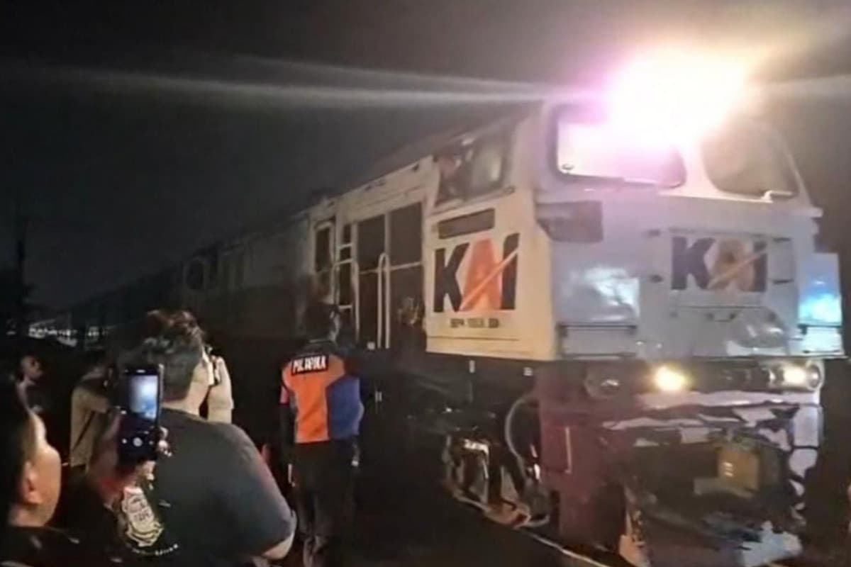 Kereta Blambangan Ekspres Tertabrak Truk di Probolinggo, Ratusan Penumpang Dialihkan