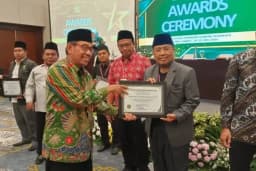 Konsisten Jaga Kualitas, UNZAH Genggong Raih Penghargaan AMI Terbaik Tingkat Universitas