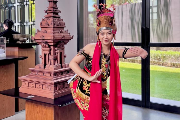 Kokoon Hotel Banyuwangi Hadirkan Ikon Tari Gandrung untuk Sambut Tamu