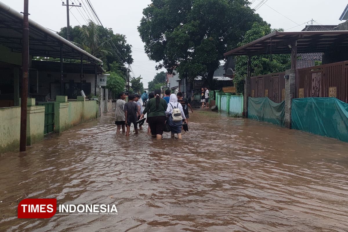 Banjir Kiriman Rendam Dua Kecamatan di Probolinggo, Warga Sigap Hadapi Genangan